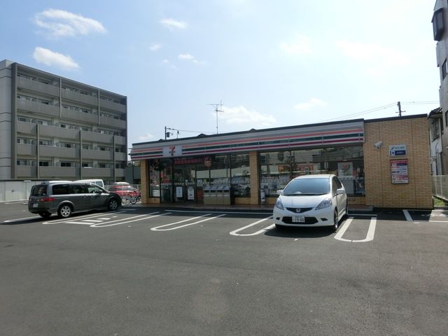 コンビニ　セブンイレブン田村町（コンビニ）まで142m