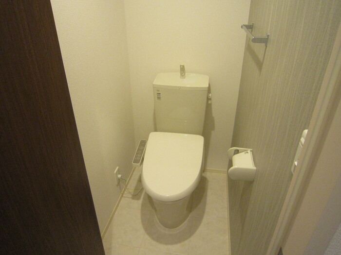 トイレ　温水洗浄暖房便座