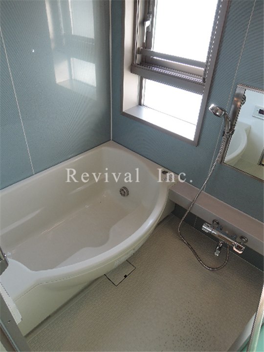 バス・シャワールーム　追い焚き・浴室乾燥完備でございます