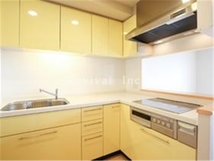 キッチン　L字型カウンターキッチンでございます