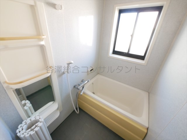 バス・シャワールーム　浴室は窓あり