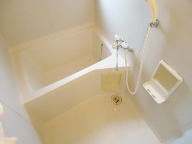 バス・シャワールーム　窓があって換気も良好！