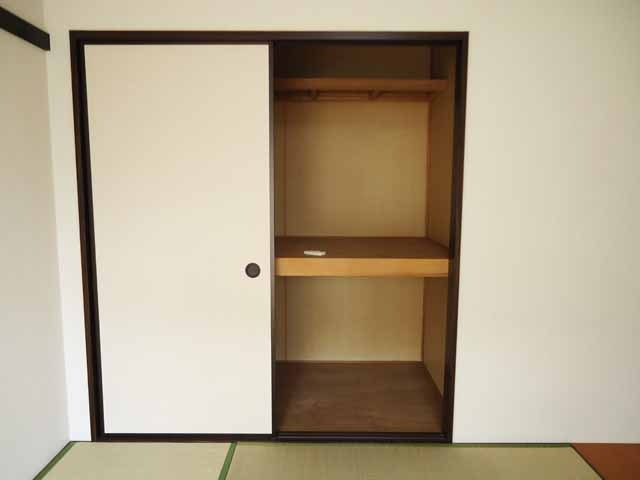 収納　大きな押し入れがあります