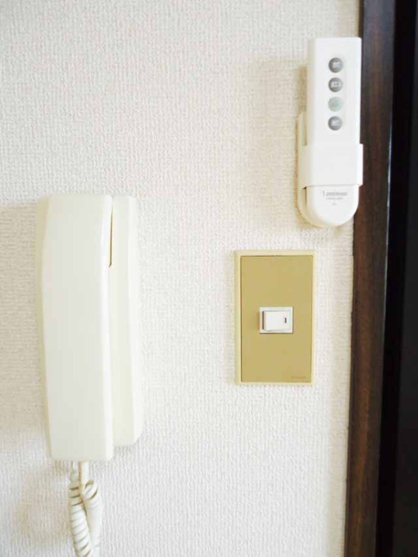 セキュリティ　インターホンで来客確認