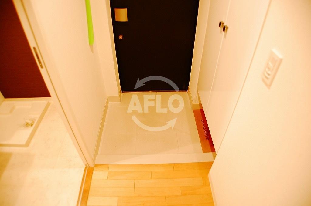 その他　パウゼ堺筋　玄関も広く便利です