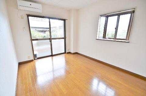 居室・リビング　室内