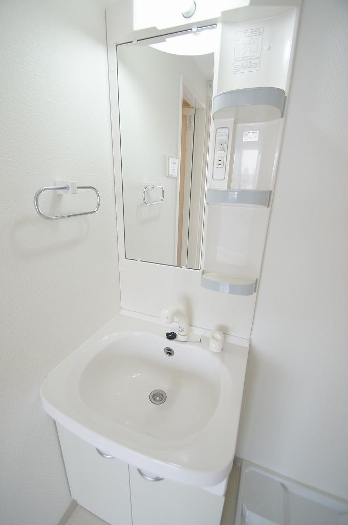 洗面設備　スペースが確保できる洗面所です