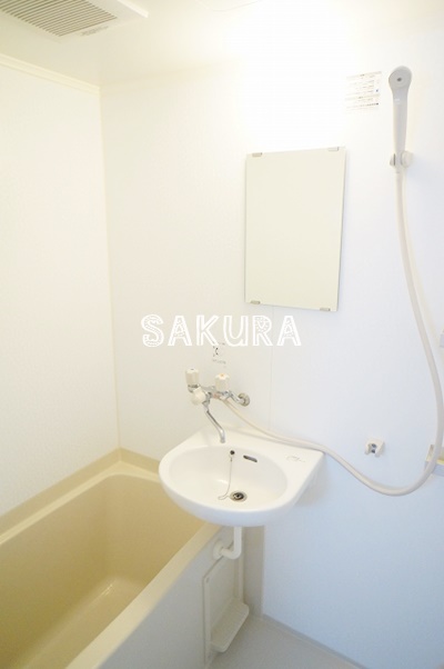 バス・シャワールーム　日々の疲れを癒すお風呂です♪