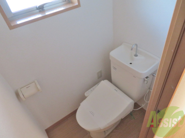 トイレ　温水機能トイレで毎日快適に使用出来ますね。