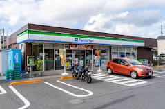 コンビニ　ファミリーマート 田柄一丁目店（コンビニ）まで298m