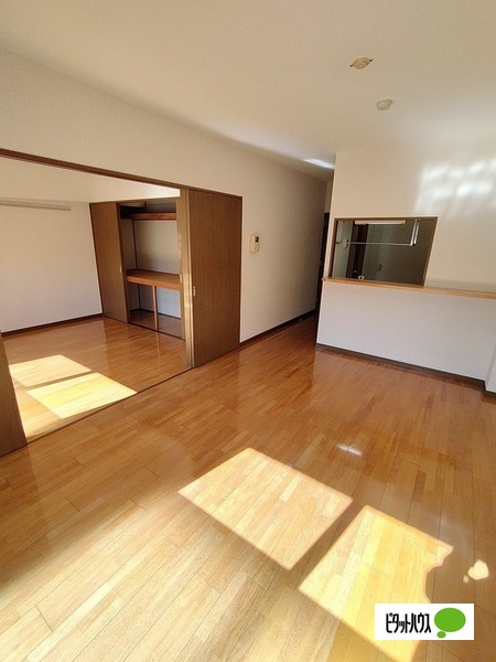 居室・リビング　同物件別部屋