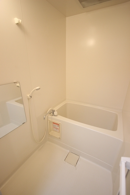 バス・シャワールーム　同物件、別号室のものです