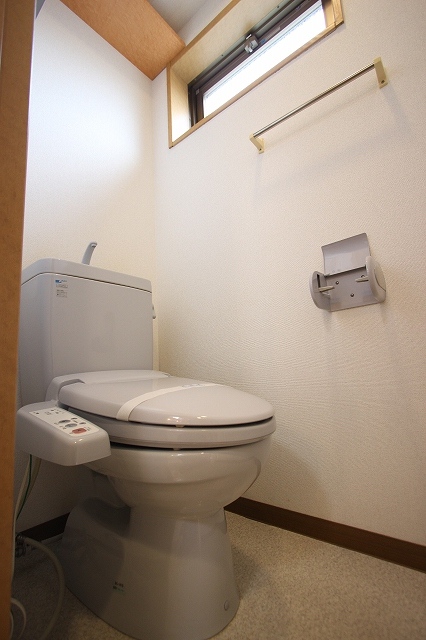 トイレ　同物件、別号室のものです