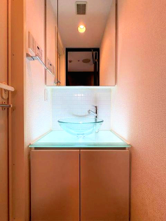 洗面設備　朝の支度にも助かる、独立の洗髪洗面化粧台