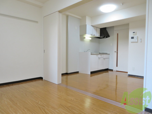 居室・リビング　陽の光が差し込む明るいお部屋は気持がいいですね～