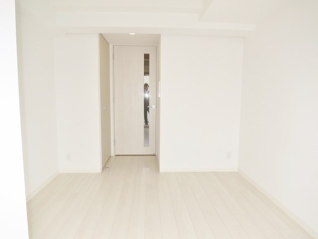 居室・リビング　室内写真は類似タイプ別号室です