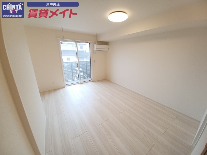 居室・リビング　同物件別部屋写真