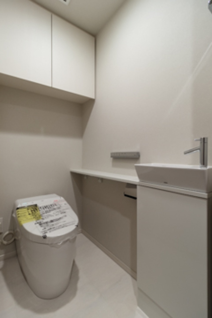 トイレ　※写真は同タイプ住戸です。