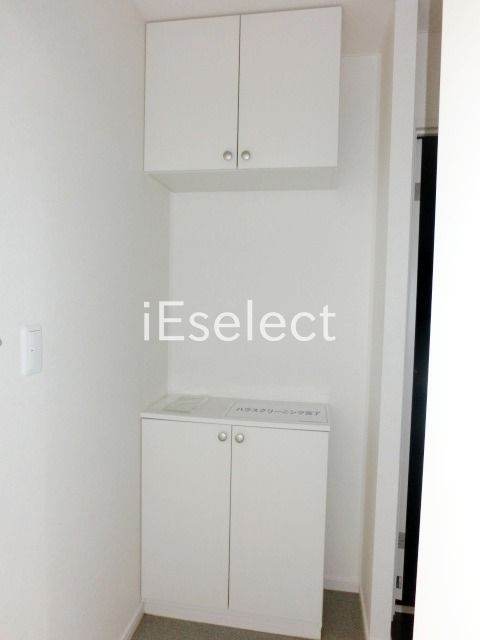 玄関　玄関にはトールタイプのシューズボックスあります