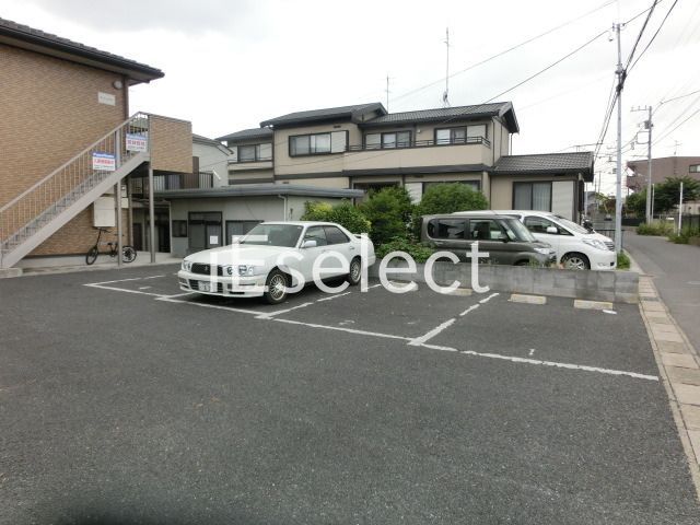 駐車場　敷地内に駐車場あります