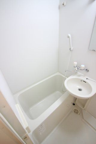 バス・シャワールーム　同タイプ参考写真　プレール・ドゥーク巣鴨　豊島区巣鴨4