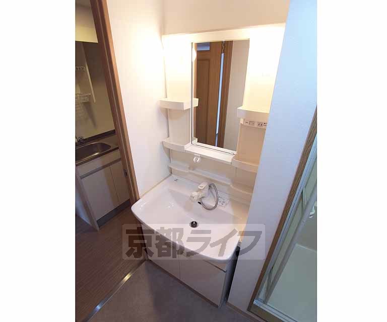 洗面設備　独立洗面台つきです。