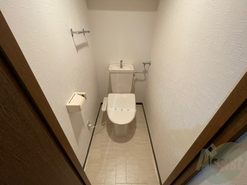 トイレ　ウォシュレット機能がついたトイレです。安心して使用できます。