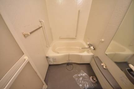 バス・シャワールーム　お風呂で日々の疲れを落としましょう　※概略資料につき現況を優