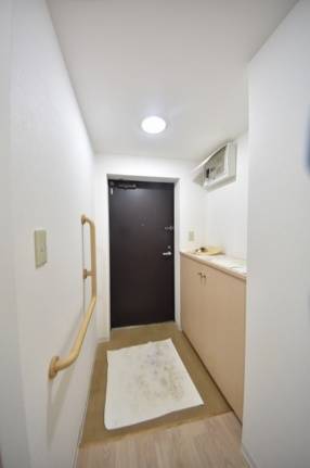 玄関　収納もある玄関です　※概略資料につき現況を優先します