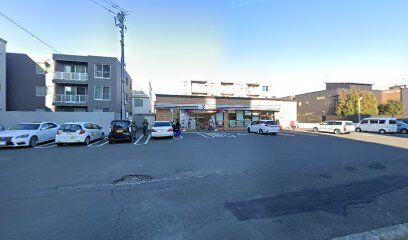 コンビニ　セブンイレブン札幌本町1条店（コンビニ）まで438m