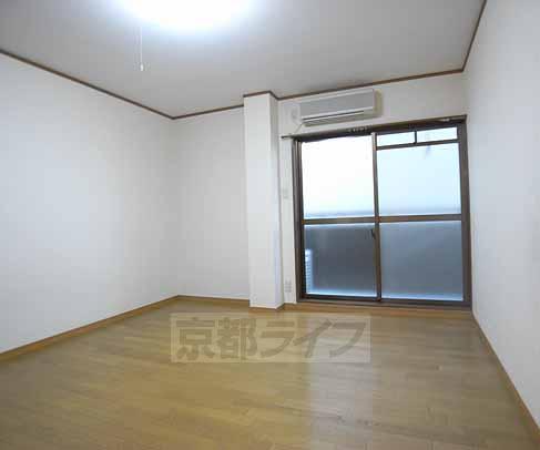 居室・リビング　お部屋広い目です。