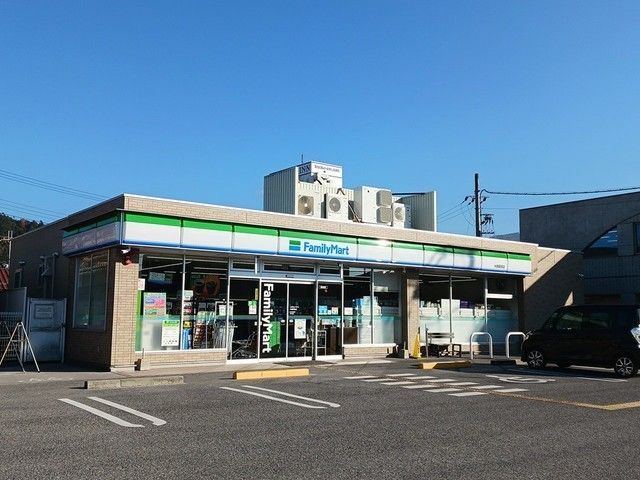 コンビニ　ファミリーマート米原駅西店様（コンビニ）まで240m