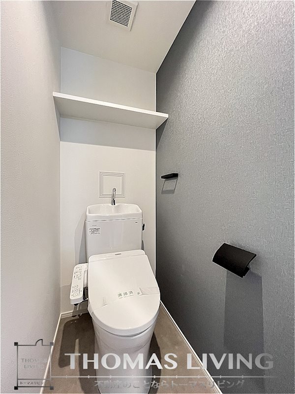 トイレ　嬉しいウォシュレット付きです。