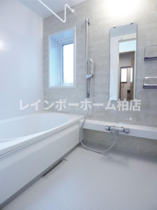 バス・シャワールーム　落ち着いた空間のお風呂です