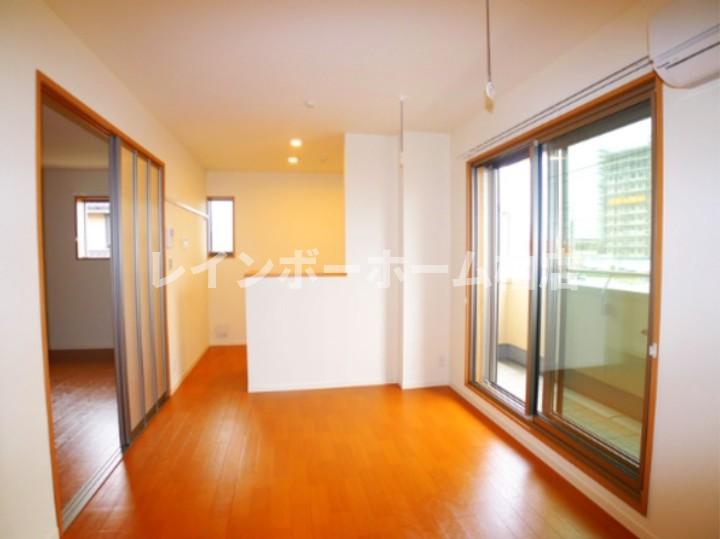 居室・リビング　こちらの居間で趣味の時間をお楽しみください