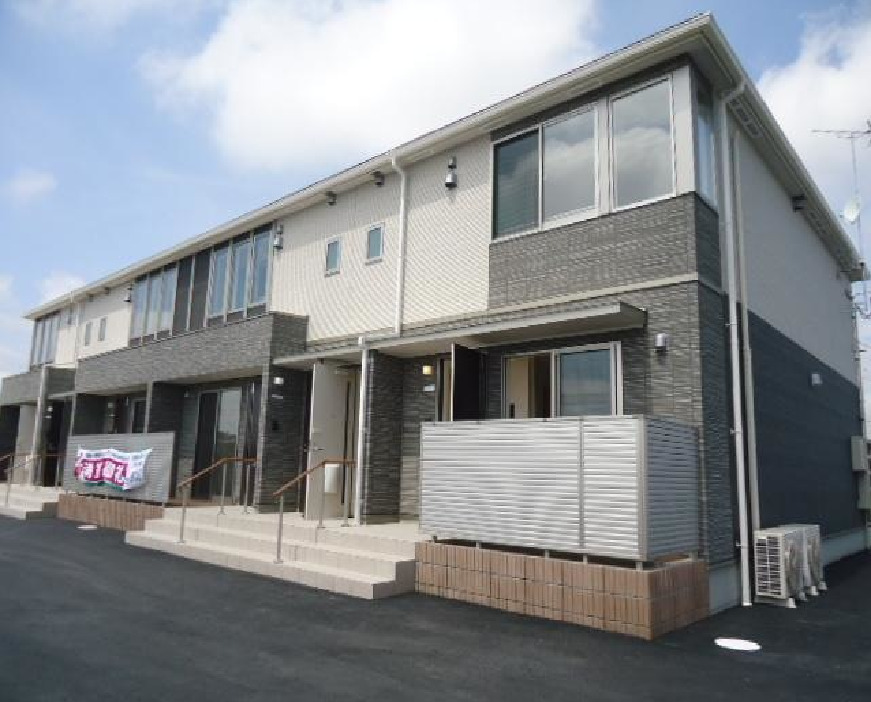 建物外観　お洒落なペニンシュラキッチンと便利なインナーテラスの物件です