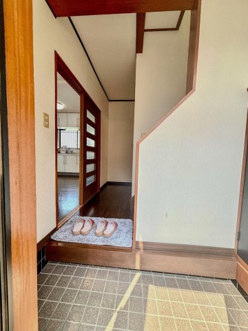 玄関　清潔感あふれるすっきりとした玄関