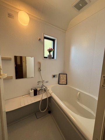 バス・シャワールーム　清潔感あふれる明るいバスルーム