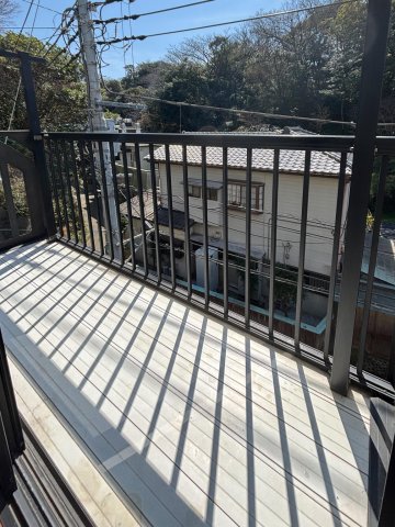 バルコニー　陽当たり良好の明るいバルコニー