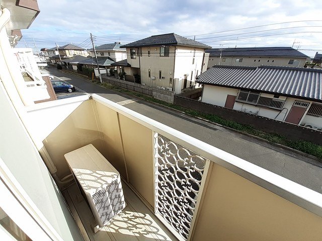 バルコニー　暖かな日差しのふりそそぐバルコニー