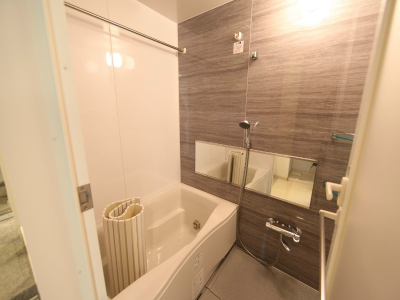 バス・シャワールーム　浴室暖房乾燥機付　追い焚き・オートバス機能付お風呂