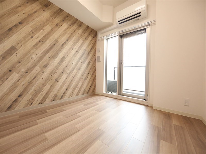 バルコニー　洋室6.4帖　エアコン完備　バルコニー