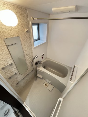 バス・シャワールーム　コンパクトで使いやすいお風呂です