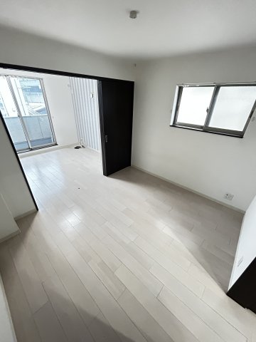 その他部屋・スペース　落ち着いた色調の寝室です