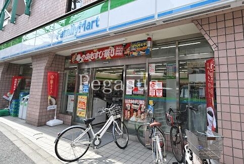 コンビニ　ファミリーマート神田佐久間町店（コンビニ）まで243m