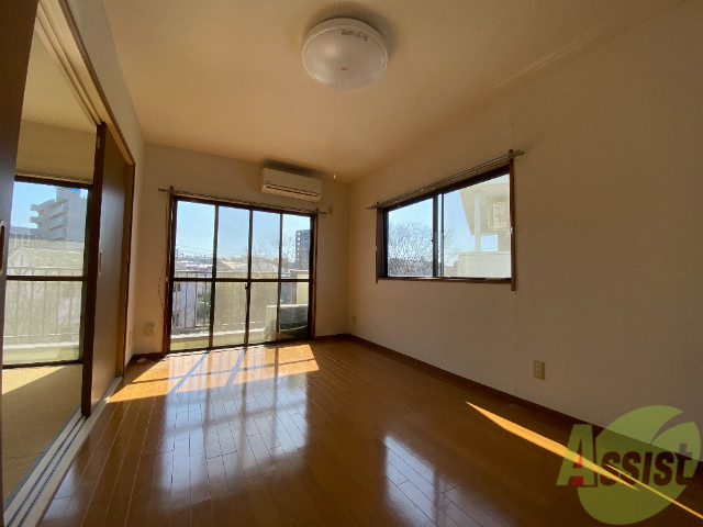 居室・リビング　リビングは広々としていて開放感がありますね。