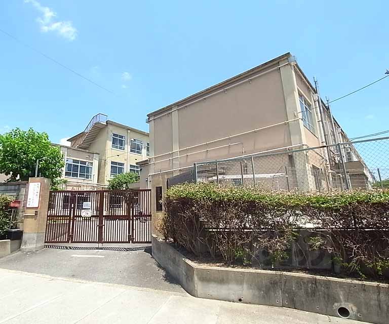 小学校　楽只小学校（小学校）まで198m