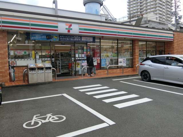コンビニ　セブン－イレブン三島南本町店（コンビニ）まで282m