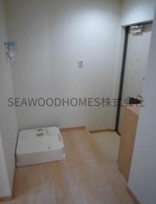 玄関　ドアを開ければ、明るく清潔な空間がお出迎え。