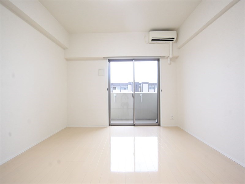 その他部屋・スペース　洋室8帖　エアコン完備　南面バルコニー